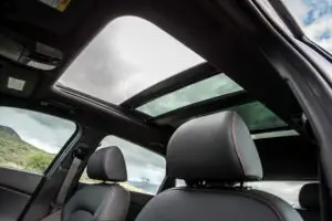 Read more about the article what must we know about sunroof glass in car?